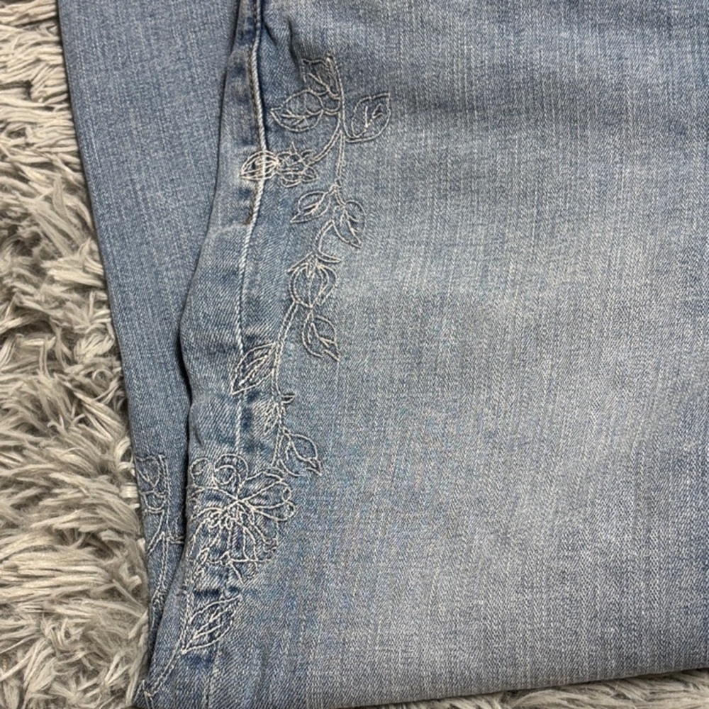Y2K Levi's Classic Boot Cut Jeans with Embroidery - Picture 6 of 15